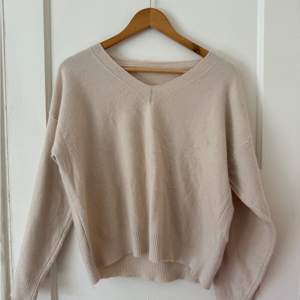 OLD NAVY: Cream V-Neck sweater - Good condition